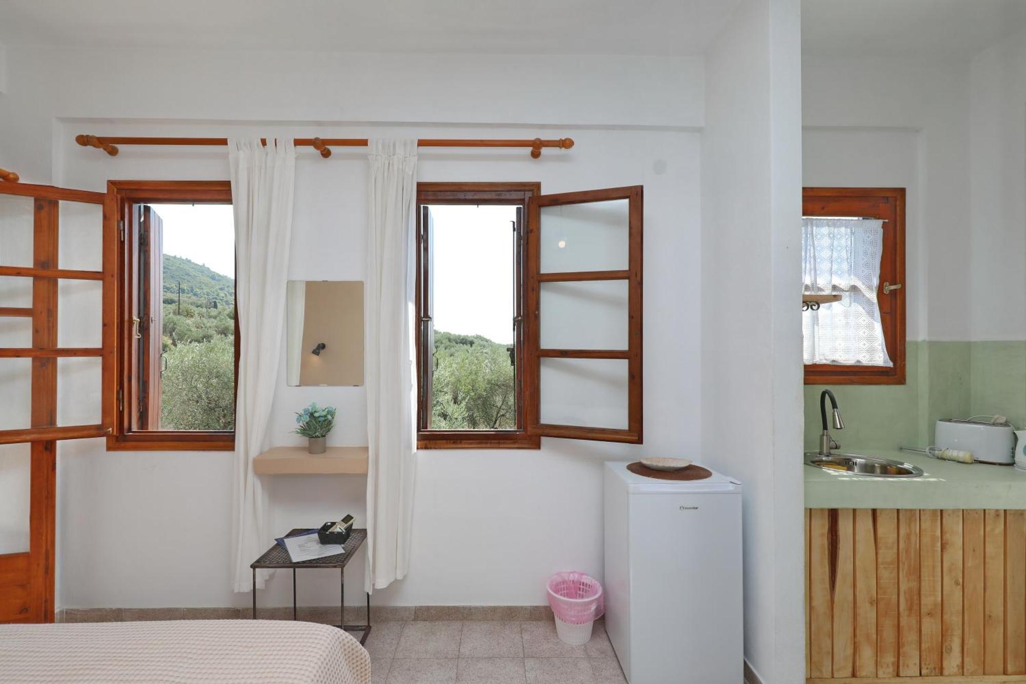 Skopelos Evergreen Apartments Стафилос Екстериор снимка